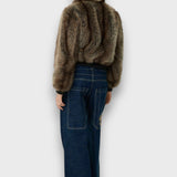 Amelia – Krótka kurtka z syntetycznego futra o miejskim szyku