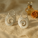 Unikalne Vintage Kolczyki – Srebrne Odbicie z Charakterem