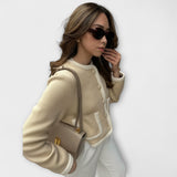 Klasyczny Kardigan z Dekoracyjnymi Kieszeniami