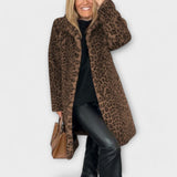 Kurtki w leopardzi wzór