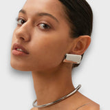 Jona – Geometriczne Kolczyki o Wyrazistym Stylu