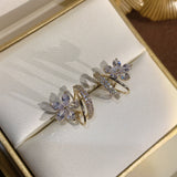 Florelle – Kwiatowe kolczyki z błyszczącym detalem