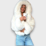 Noeline – Krótka kurtka z syntetycznego futra z kapturem