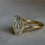 Vintage pierścionek owalny w złocie i zielonym kryształku