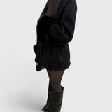 Woolcat – Elegancki płaszcz z ekologicznymi detalami z futra