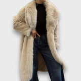 Liviane – Długi płaszcz z syntetycznego futra z nutą haute couture